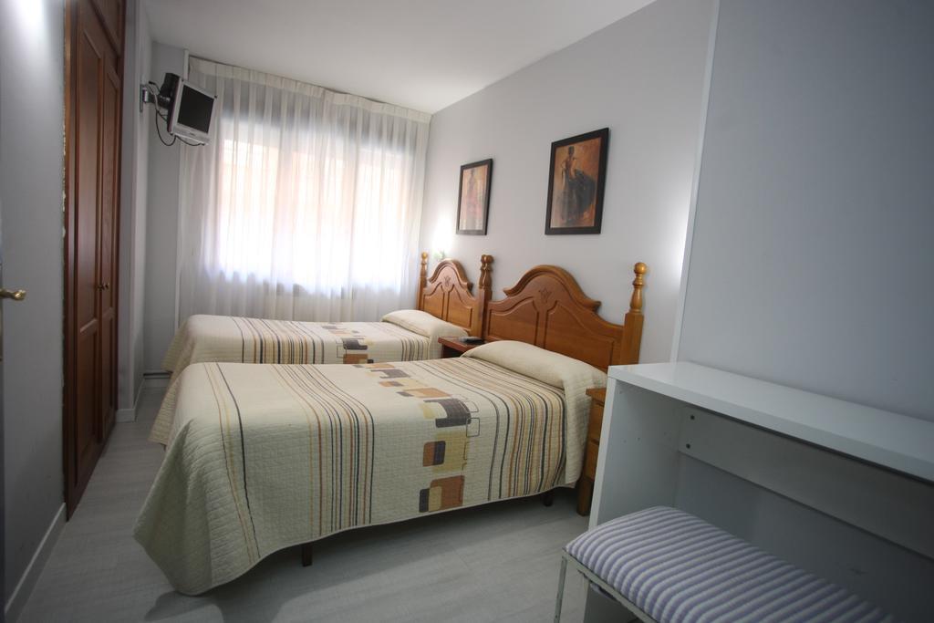 Hostal Santa Barbara Soria Exterior photo